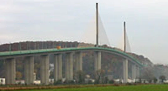 Brotone（ブロトンヌ）橋 フランス：3径間連続PC斜張橋（撮影：2001年11月）